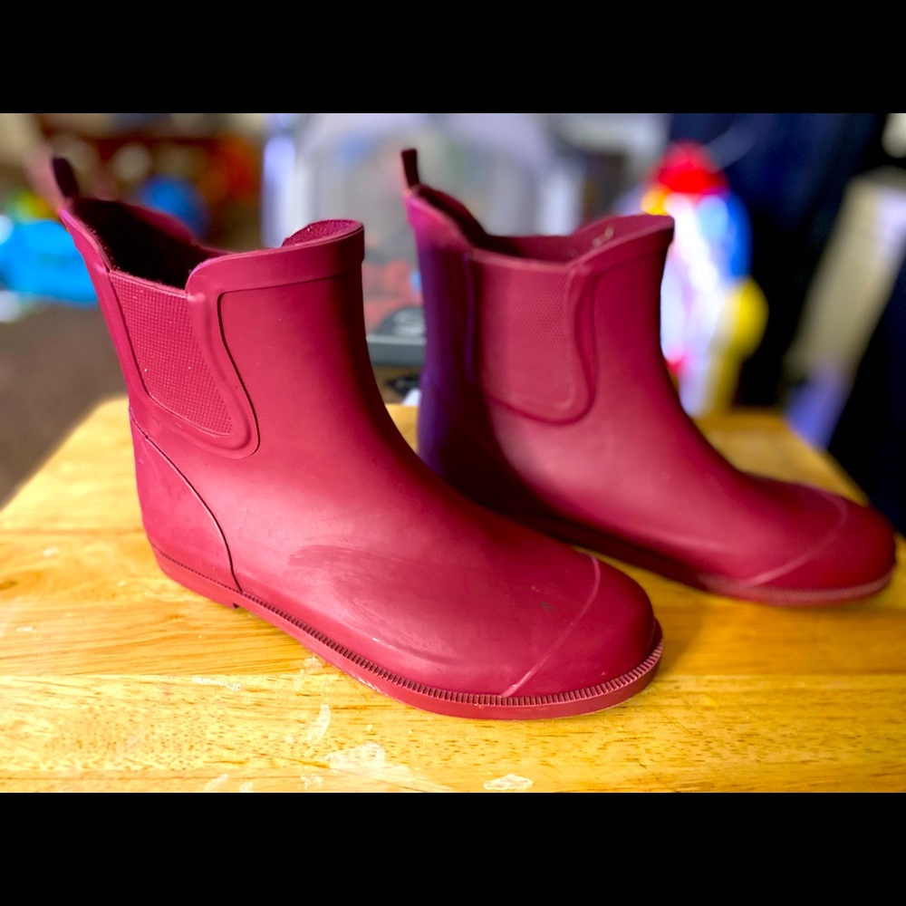 Big girls red rain boots